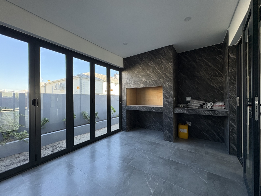 5 Bedroom Property for Sale in Sandown Western Cape